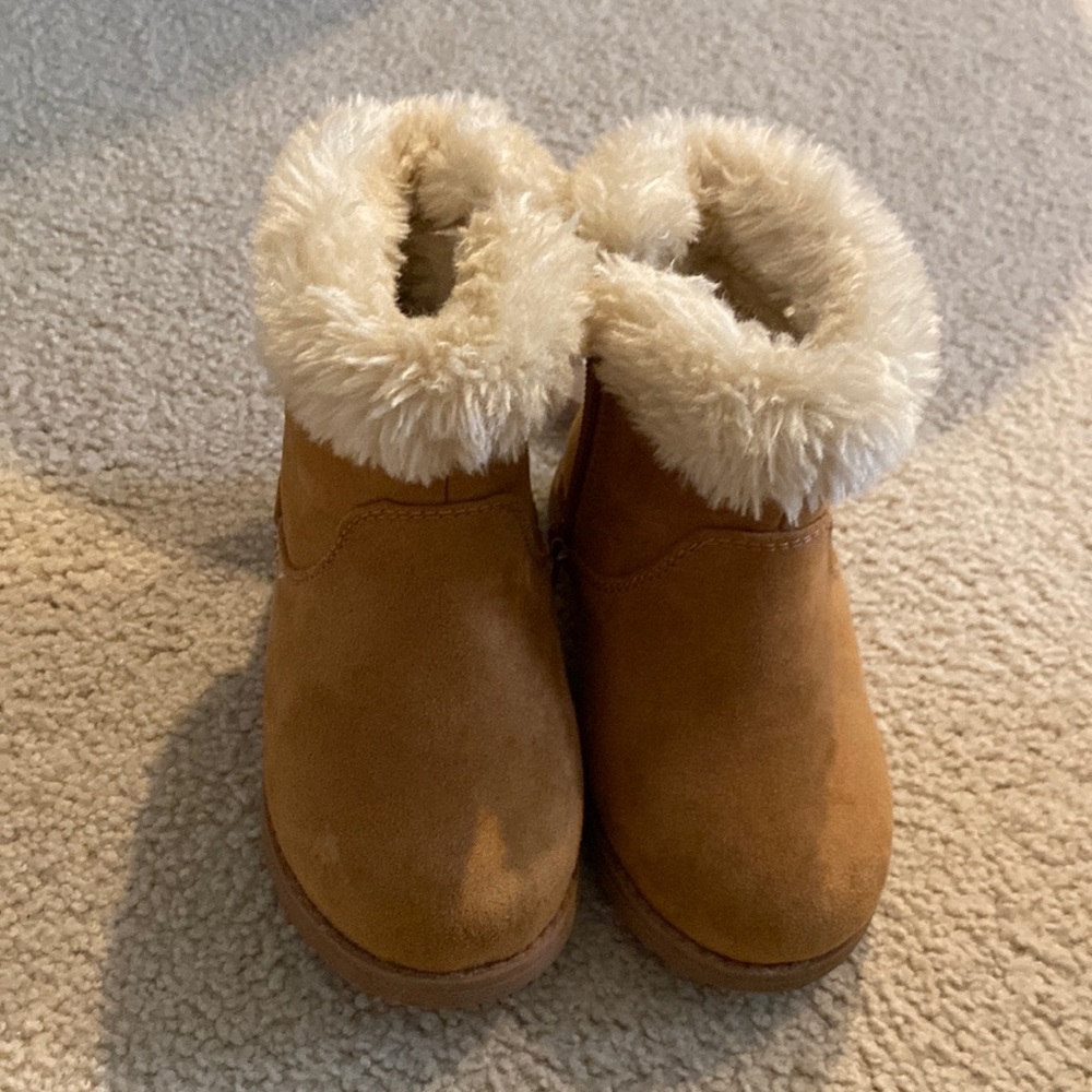 Cat and Jack Toddle Girl Fur lined boot, size 7